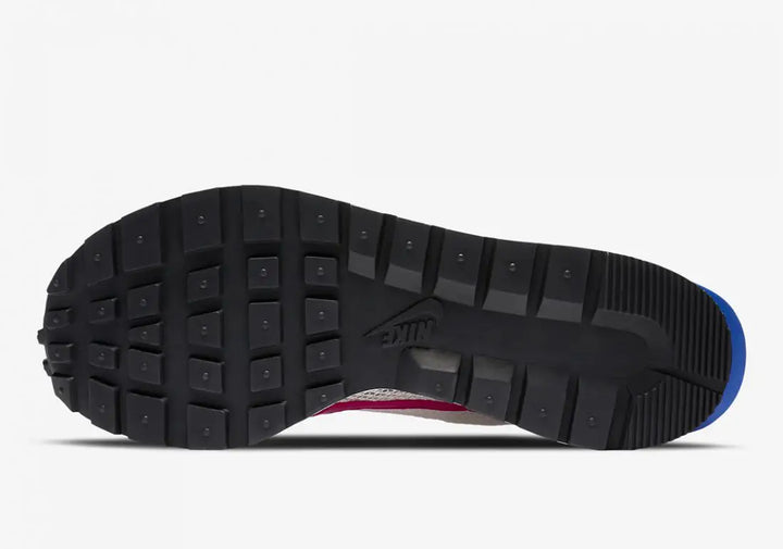Sacai x Nike Vaporwaffle Sail Sport Fuchsia