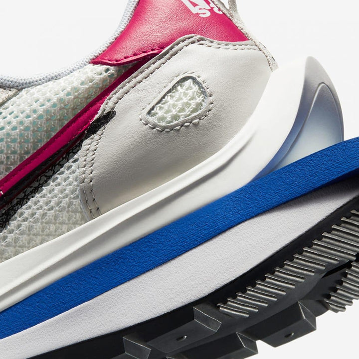 Sacai x Nike Vaporwaffle Sail Sport Fuchsia