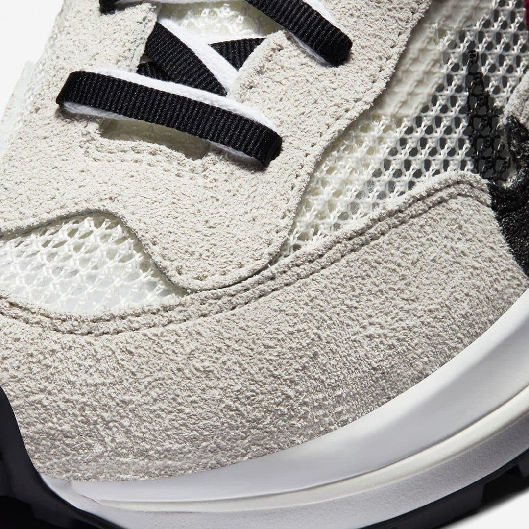 Sacai x Nike Vaporwaffle Sail Sport Fuchsia